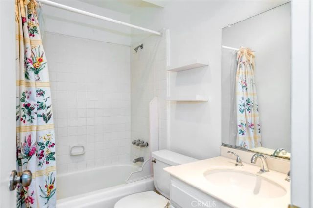 18344 Collins Street A, Tarzana, CA 91356
