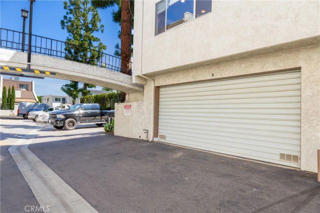 18344 Collins Street A, Tarzana, CA 91356