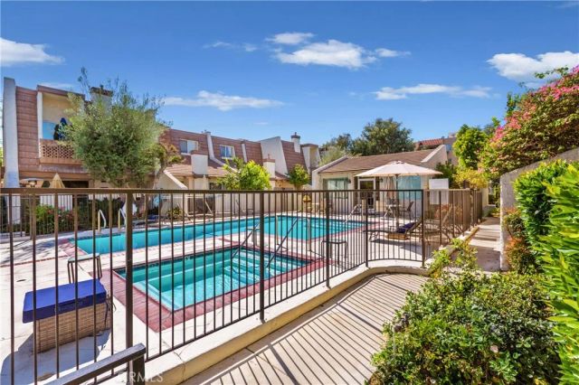 18344 Collins Street A, Tarzana, CA 91356