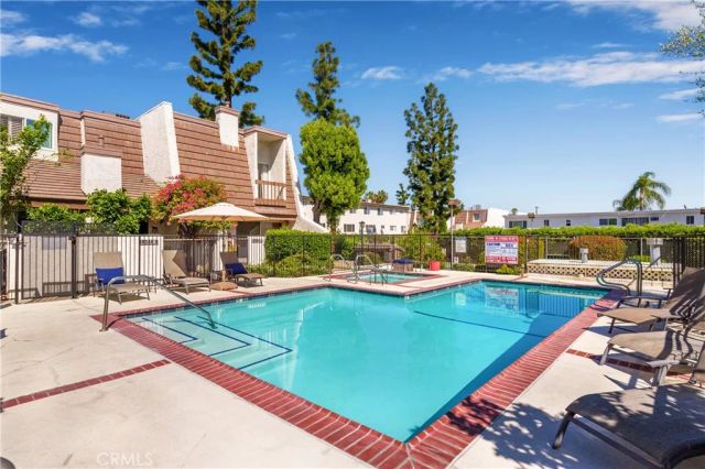 18344 Collins Street A, Tarzana, CA 91356