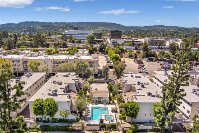 18344 Collins Street A, Tarzana, CA 91356
