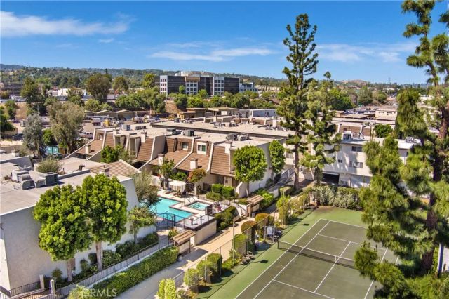 18344 Collins Street A, Tarzana, CA 91356