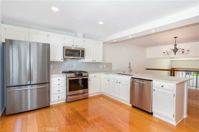 18344 Collins Street A, Tarzana, CA 91356