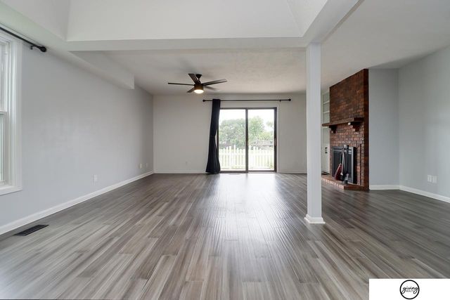 5600 Fairacre Court, Lincoln, NE 68506