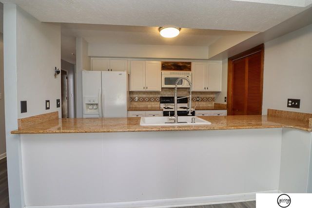 5600 Fairacre Court, Lincoln, NE 68506