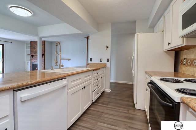 5600 Fairacre Court, Lincoln, NE 68506