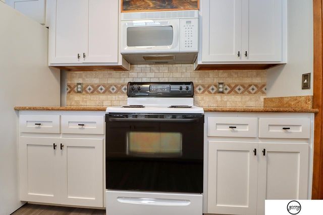 5600 Fairacre Court, Lincoln, NE 68506