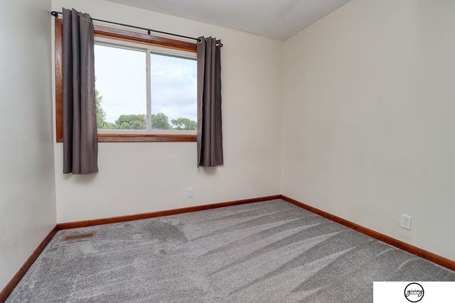 5600 Fairacre Court, Lincoln, NE 68506