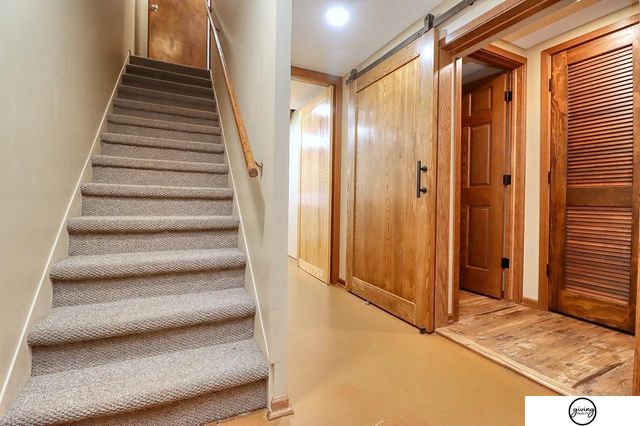 5600 Fairacre Court, Lincoln, NE 68506