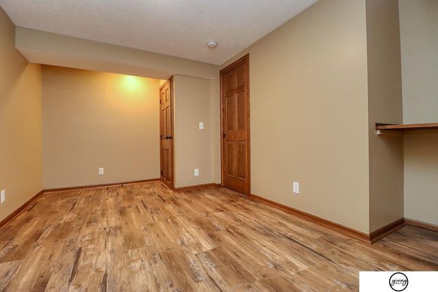 5600 Fairacre Court, Lincoln, NE 68506