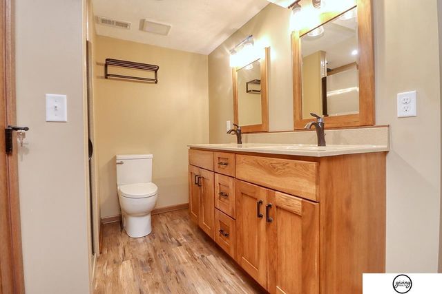 5600 Fairacre Court, Lincoln, NE 68506
