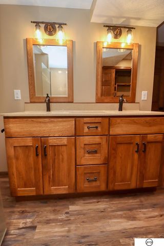 5600 Fairacre Court, Lincoln, NE 68506