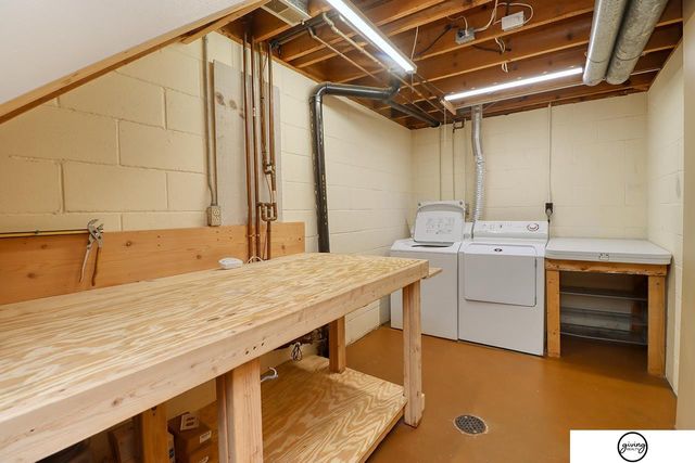 5600 Fairacre Court, Lincoln, NE 68506