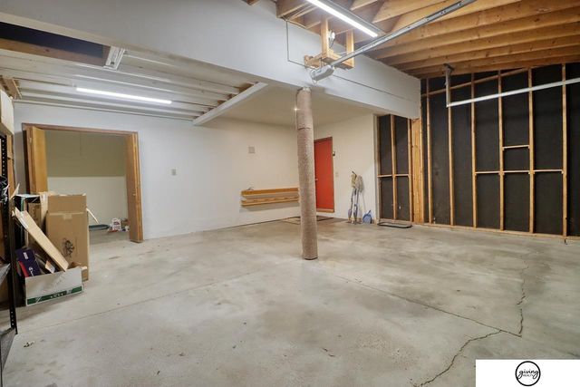 5600 Fairacre Court, Lincoln, NE 68506