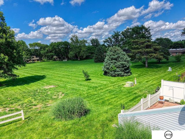 5600 Fairacre Court, Lincoln, NE 68506