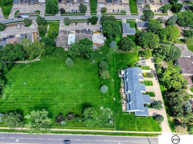 5600 Fairacre Court, Lincoln, NE 68506