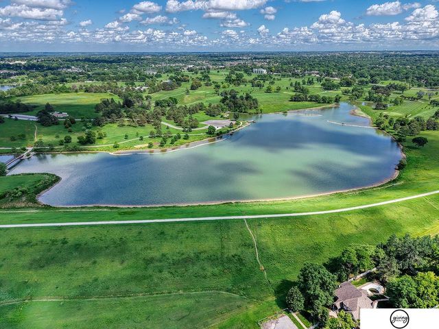 5600 Fairacre Court, Lincoln, NE 68506