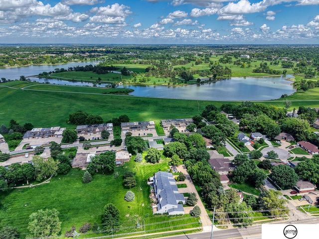 5600 Fairacre Court, Lincoln, NE 68506
