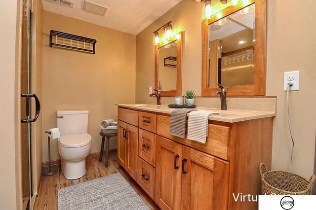 5600 Fairacre Court, Lincoln, NE 68506
