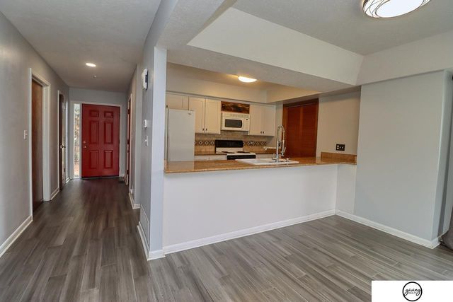 5600 Fairacre Court, Lincoln, NE 68506