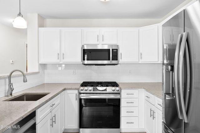 51 Governor Circle, Albany, NY 12208