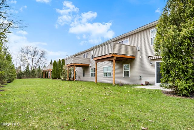 51 Governor Circle, Albany, NY 12208