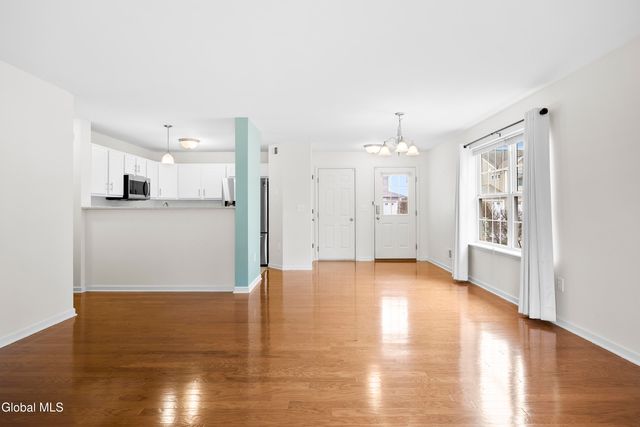 51 Governor Circle, Albany, NY 12208