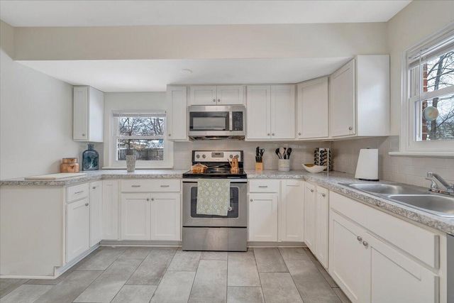 5433 Palm Valley RD, Roanoke, VA 24019