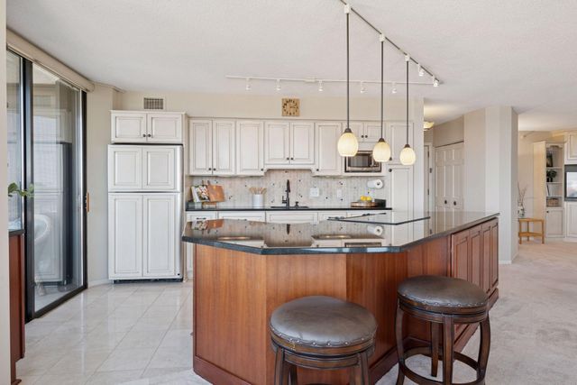 6566 France Avenue S 901, Edina, MN 55435