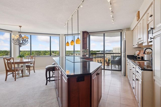 6566 France Avenue S 901, Edina, MN 55435