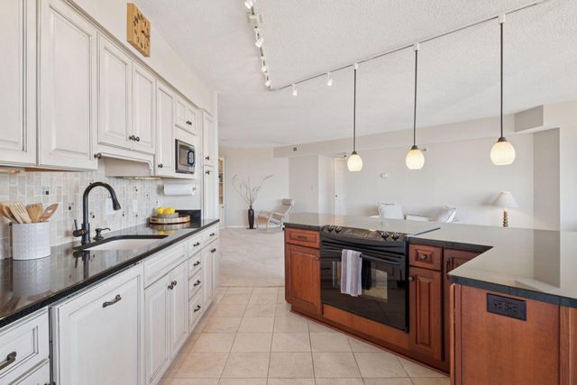 6566 France Avenue S 901, Edina, MN 55435