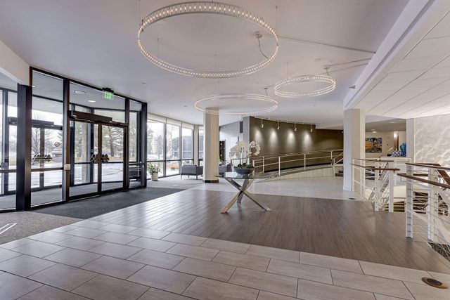 6566 France Avenue S 901, Edina, MN 55435