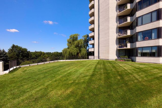 6566 France Avenue S 901, Edina, MN 55435