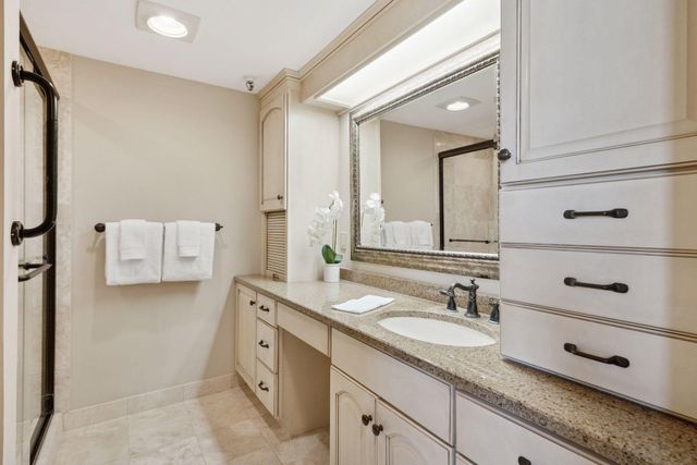 6566 France Avenue S 901, Edina, MN 55435