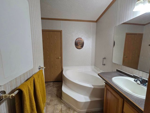 34693 N Brookwood, Bloomingdale Twp, MI 49055