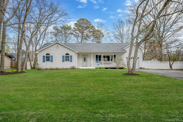 367 Hewlett Avenue, East Patchogue, NY 11772