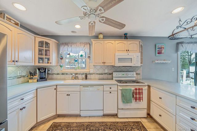 367 Hewlett Avenue, East Patchogue, NY 11772