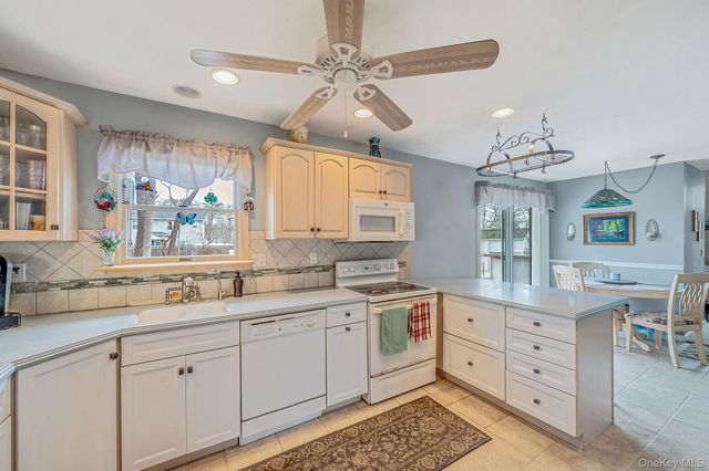 367 Hewlett Avenue, East Patchogue, NY 11772