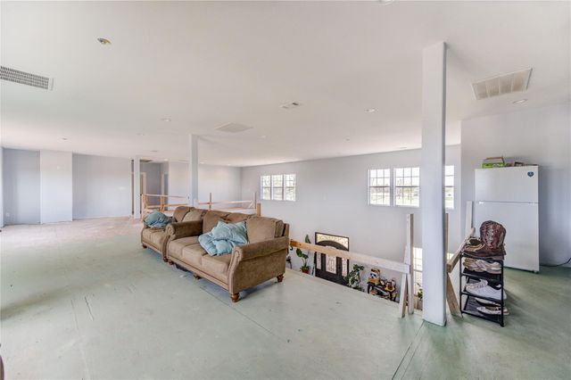 8570 Sunny Side Road, Hempstead, TX 77445