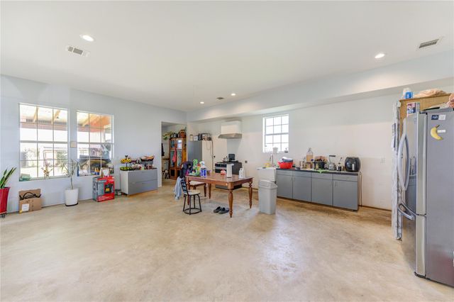 8570 Sunny Side Road, Hempstead, TX 77445