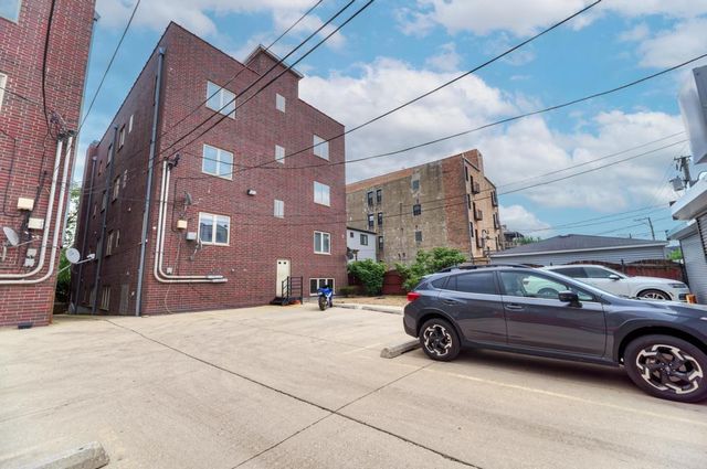4222 S King Drive 1S, Chicago, IL 60653