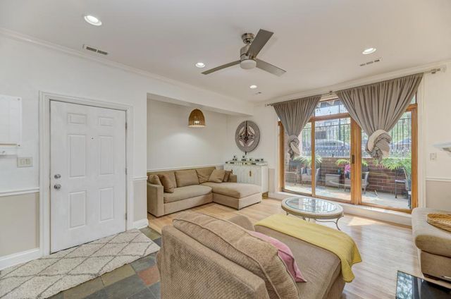 4222 S King Drive 1S, Chicago, IL 60653