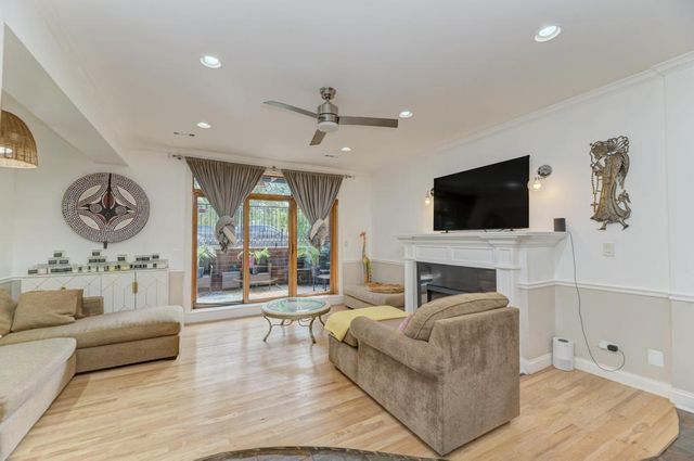 4222 S King Drive 1S, Chicago, IL 60653
