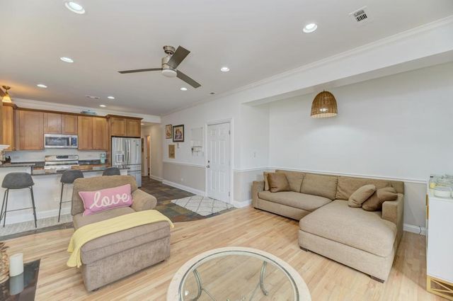 4222 S King Drive 1S, Chicago, IL 60653