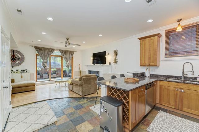4222 S King Drive 1S, Chicago, IL 60653