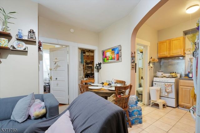 176 Lake Ave, Clifton City, NJ 07011