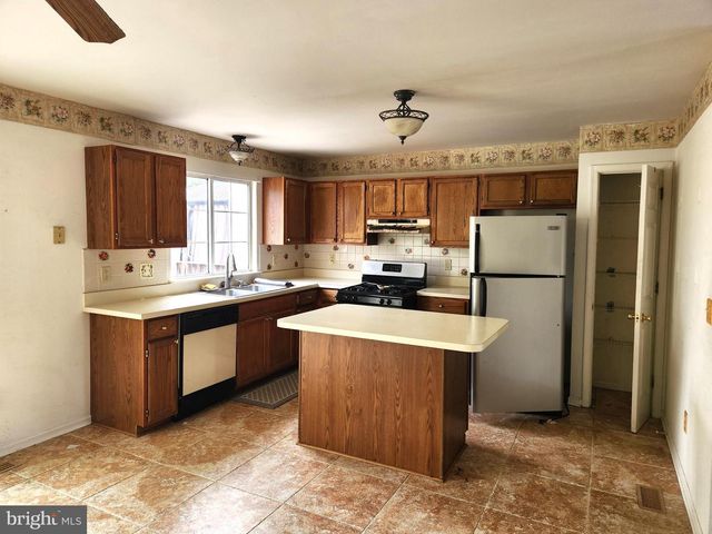 409 FEATHER DR, Newark, DE 19702