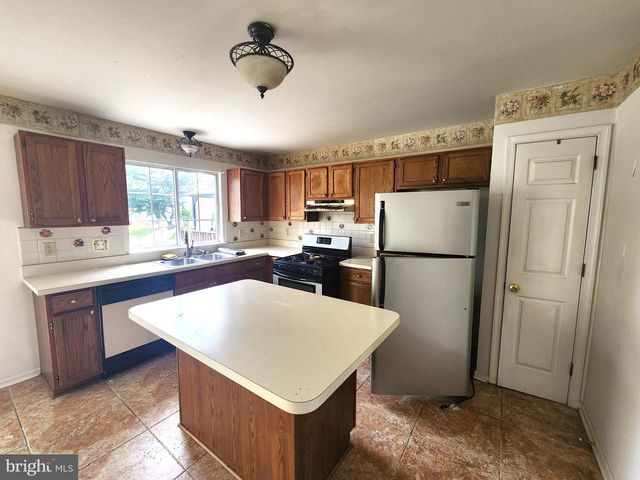 409 FEATHER DR, Newark, DE 19702