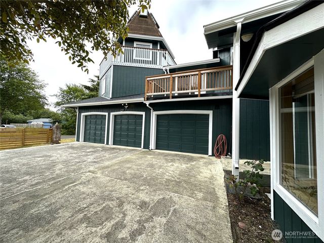 832 Whale Court SW, Ocean Shores, WA 98569