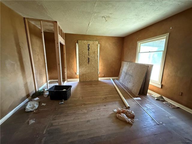 202 6th Avenue S, Greenwood, MO 64034